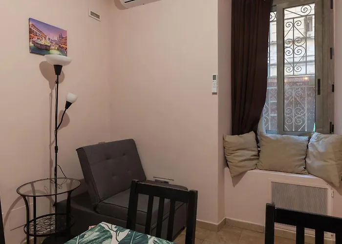 Guesthost - San Giovanni Comfy Flat Apartman Róma