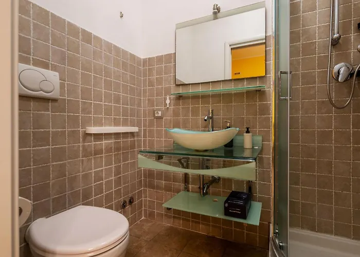 Guesthost - San Giovanni Comfy Flat * Róma