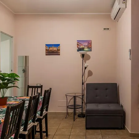 Apartamento Guesthost - San Giovanni Comfy Flat *