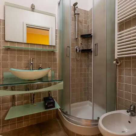Guesthost - San Giovanni Comfy Flat Roma