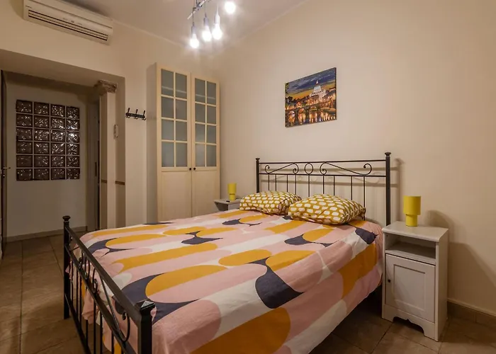 Guesthost - San Giovanni Comfy Flat * Roma