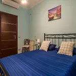 Guesthost - San Giovanni Comfy Flat * Róma