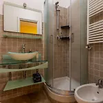 Guesthost - San Giovanni Comfy Flat Róma