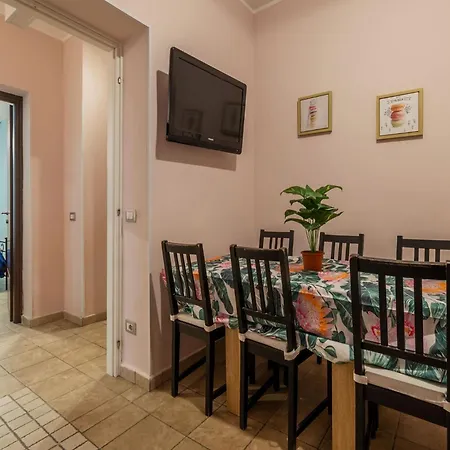 Apartment Guesthost - San Giovanni Comfy Flat Rome