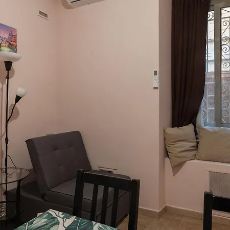 Guesthost - San Giovanni Comfy Flat Apartment Rome