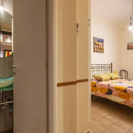 Guesthost - San Giovanni Comfy Flat