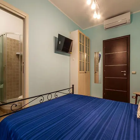 Guesthost - San Giovanni Comfy Flat * Rome
