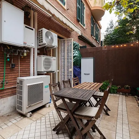 Guesthost - San Giovanni Comfy Flat Apartment *