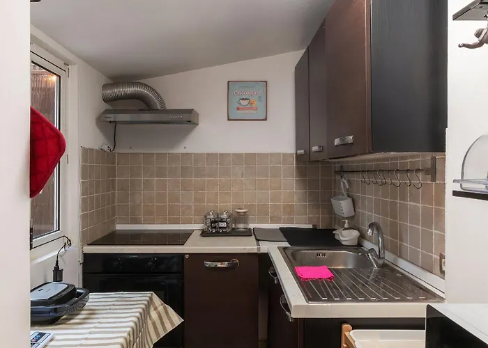 Guesthost - San Giovanni Comfy Flat דירה *